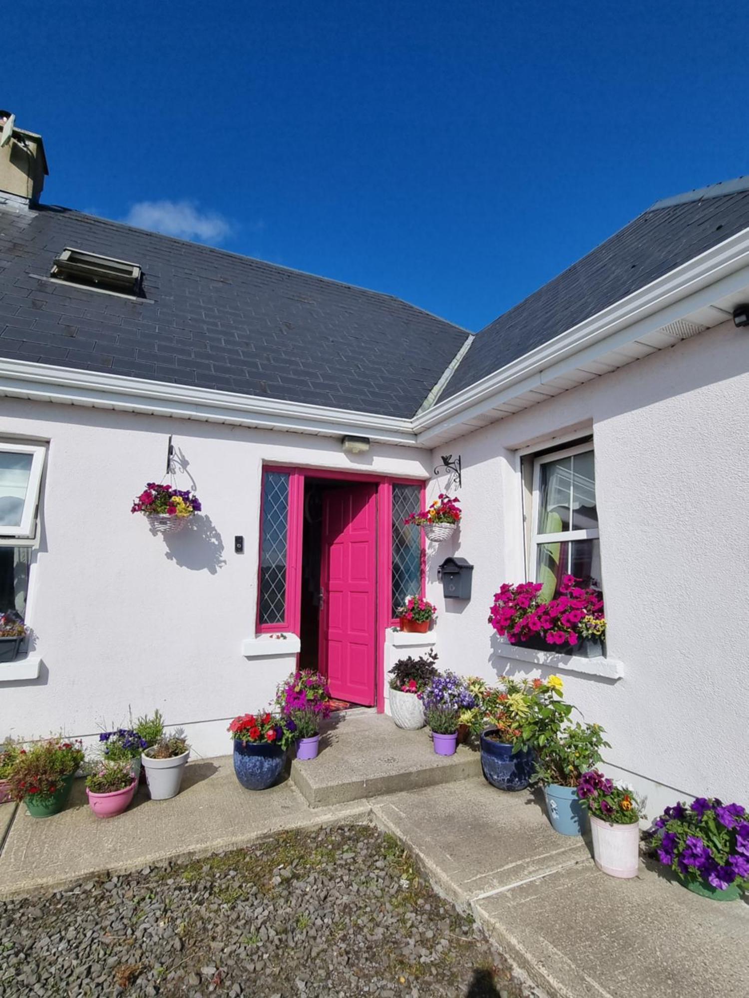 Apartamento The Pink Door Killala Exterior foto