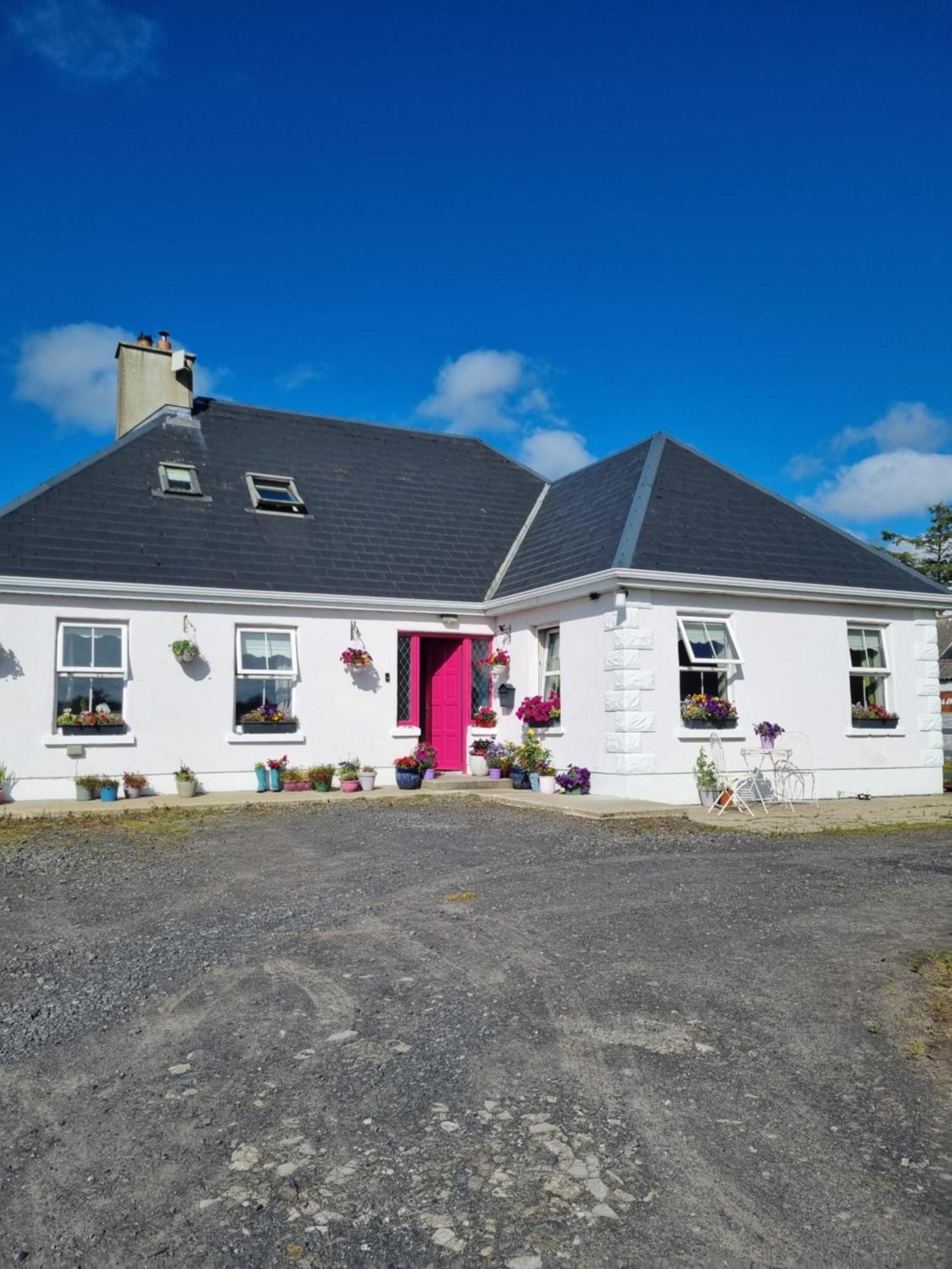 Apartamento The Pink Door Killala Exterior foto